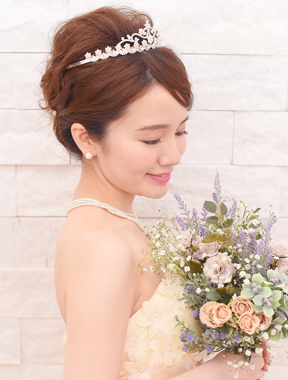 ドレスも着物も映える 花嫁さんとゲストのための結婚式 パーティーの髪型特集 ホットペッパービューティーマガジン