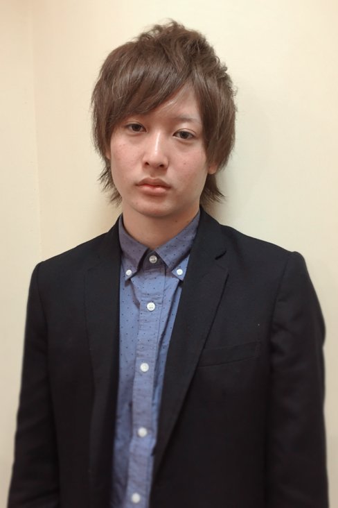 襟足長めのショートウルフカット