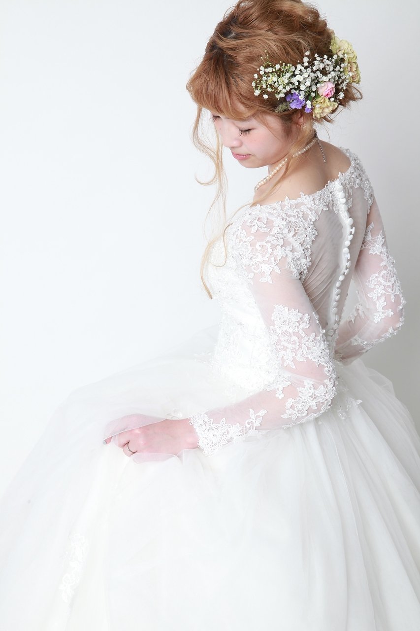 ウェディングの花嫁向けヘア お花でロマンチックに理想のドレス姿を叶えよう ホットペッパービューティーマガジン ウェディングの花嫁向けヘア お花でロマンチックに理想のドレス姿を叶えよう ホットペッパービューティーマガジン
