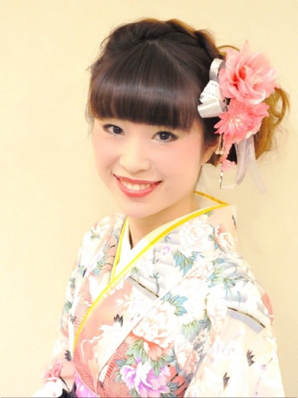 成人式はどんな髪型を楽しむ ミディアム編 振袖によく似合うヘアアレンジ集 ホットペッパービューティーマガジン