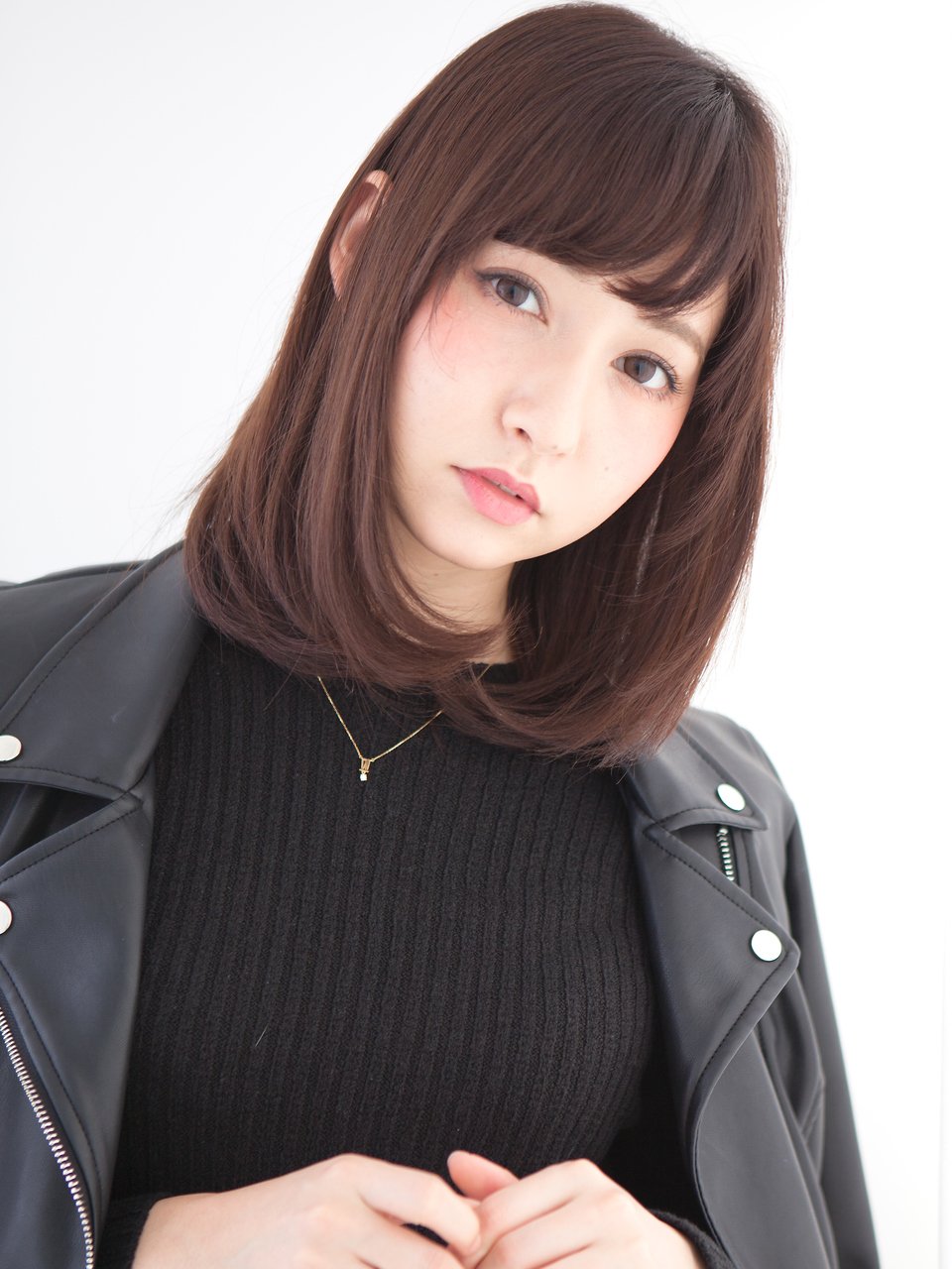 さらふわ×愛されボブミディアム耳掛け耳出しナチュラル