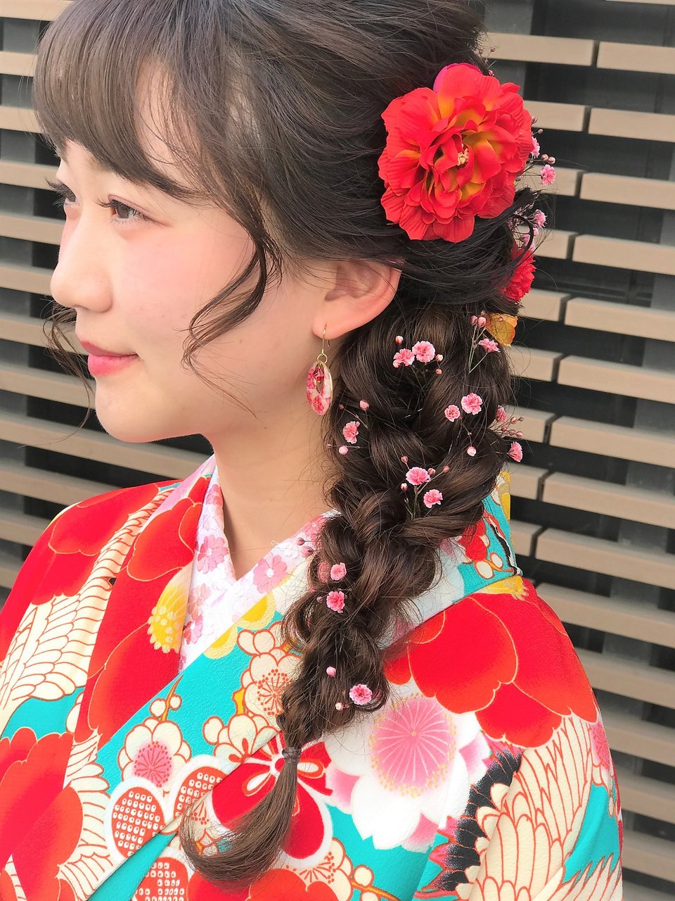 どうする 成人式の着付け ヘアメイク 必要なものや気になる料金は ホットペッパービューティーマガジン どうする 成人式の着付け ヘアメイク 必要なものや気になる料金は ホットペッパービューティーマガジン