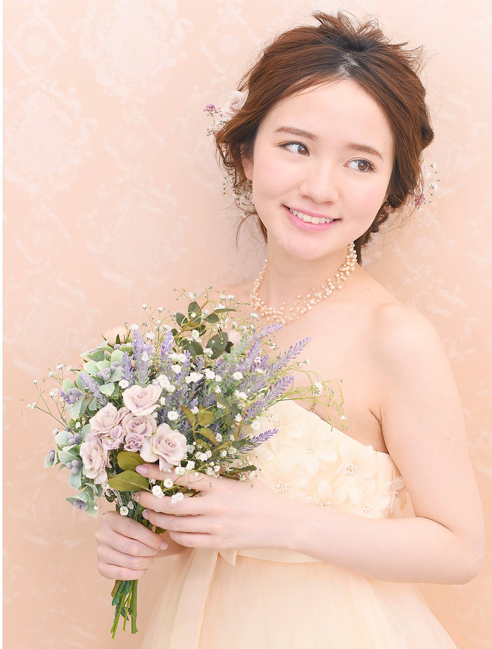 花嫁のヘアスタイルに悩んだらチェック ドレスにぴったりの 華やかヘアアレンジ ホットペッパービューティーマガジン 花嫁のヘアスタイルに悩んだらチェック ドレスにぴったりの 華やかヘアアレンジ ホットペッパービューティーマガジン