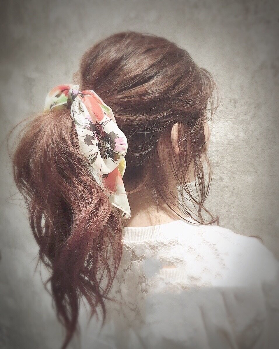 ピンクアッシュ　ラフポニーアレンジ