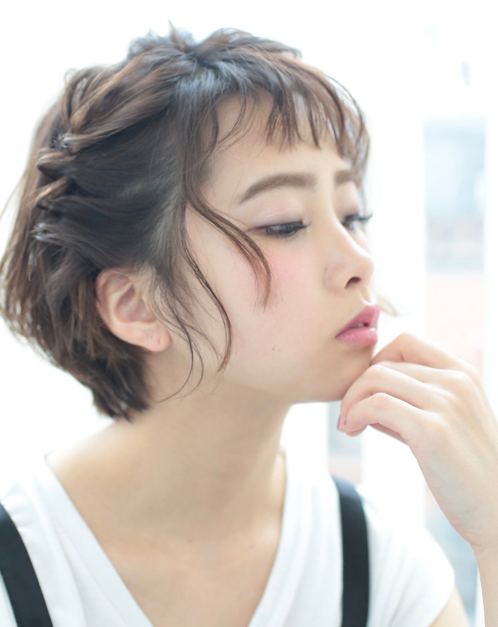 ボブへアを編み込みで可愛くアレンジ 華やかヘアで女子力アップを狙っちゃおう ホットペッパービューティーマガジン