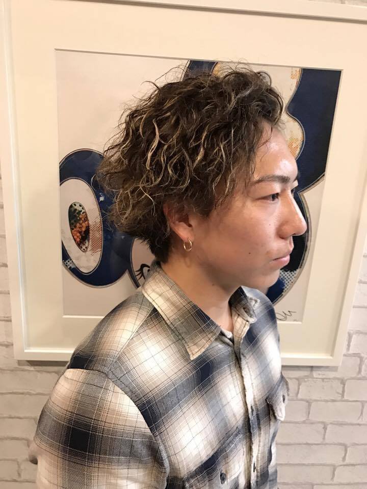 メンズヘアをオシャレにする方法 金のメッシュ を入れてクールに変身しよう ホットペッパービューティーマガジン