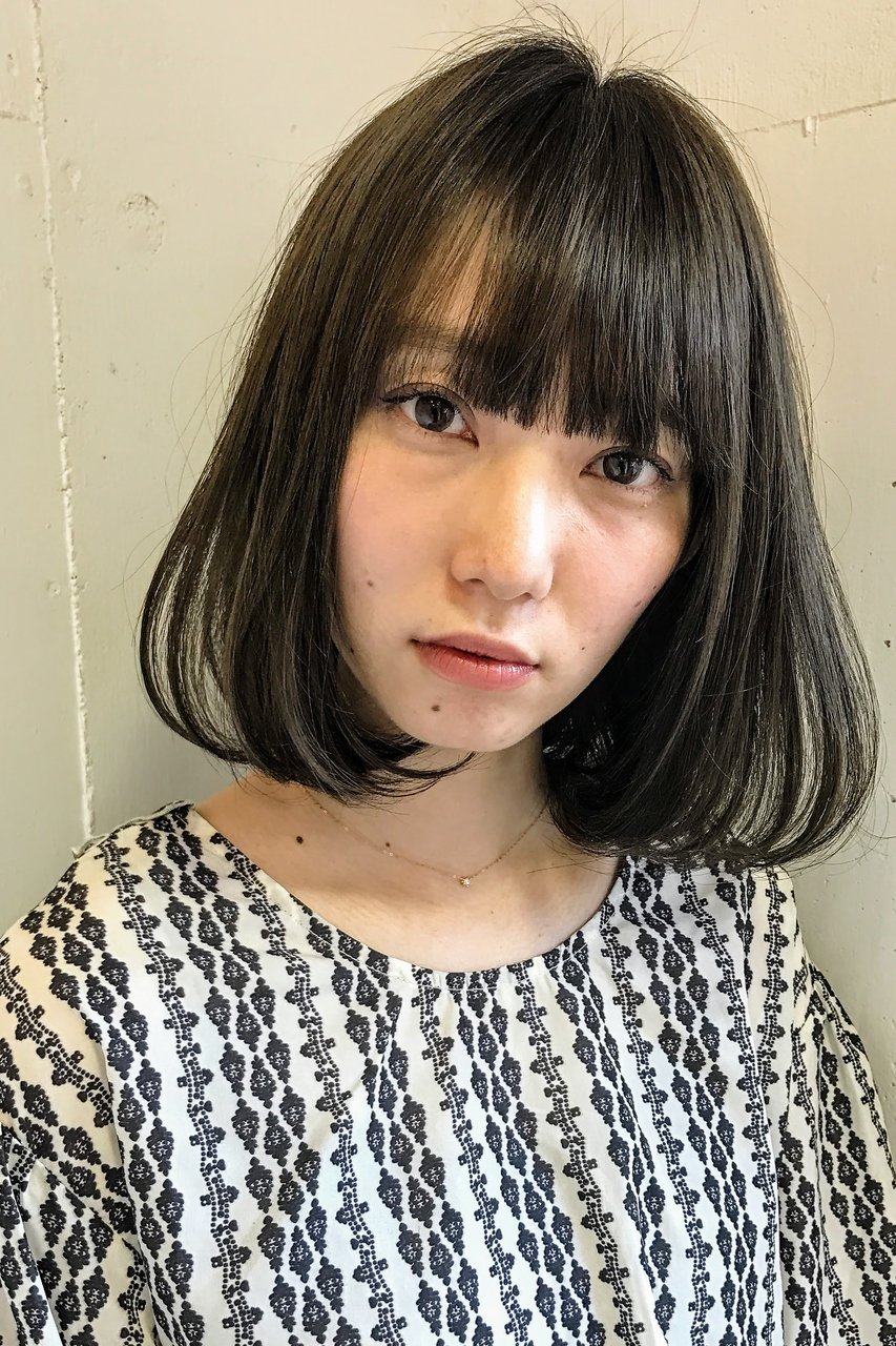 学生限定　重めのアッシュグレーの髪に動きをつけるエアウェーブ