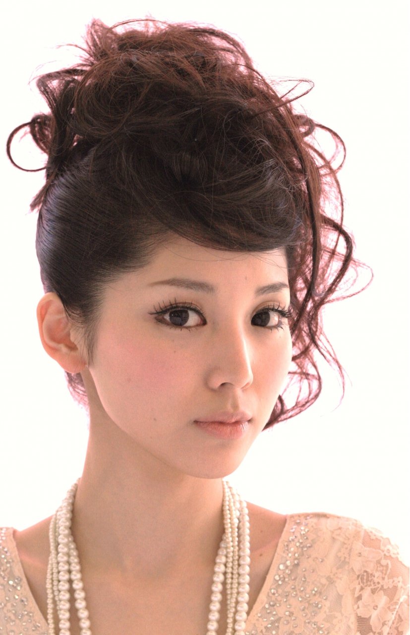 夜会巻き でロングヘアを上品 華やかに イベントにおすすめなアレンジ特集 ホットペッパービューティーマガジン 夜会巻き でロングヘアを上品 華やかに イベントにおすすめなアレンジ特集 ホットペッパービューティーマガジン
