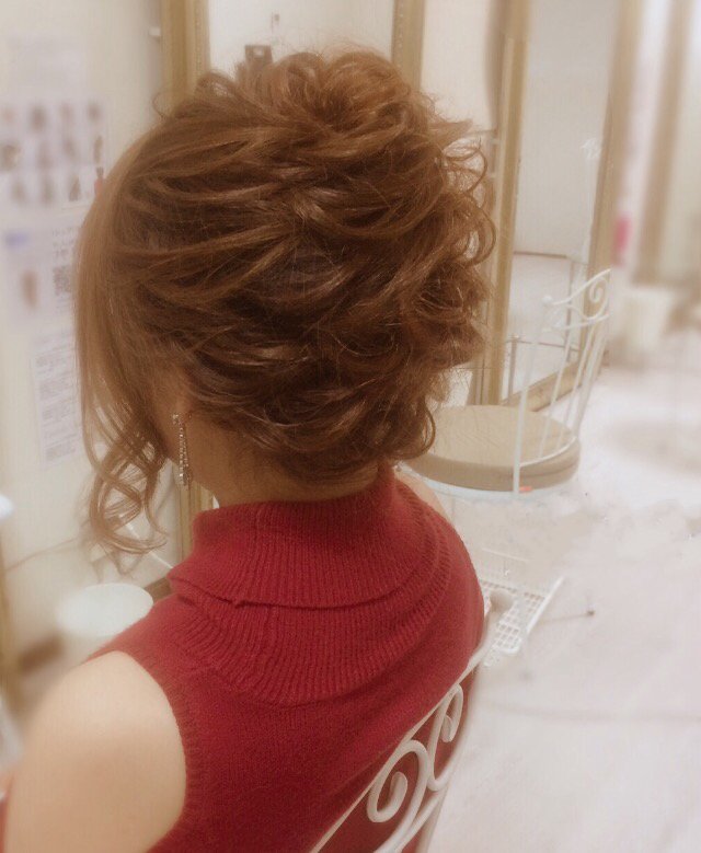 ルーズな夜会巻き