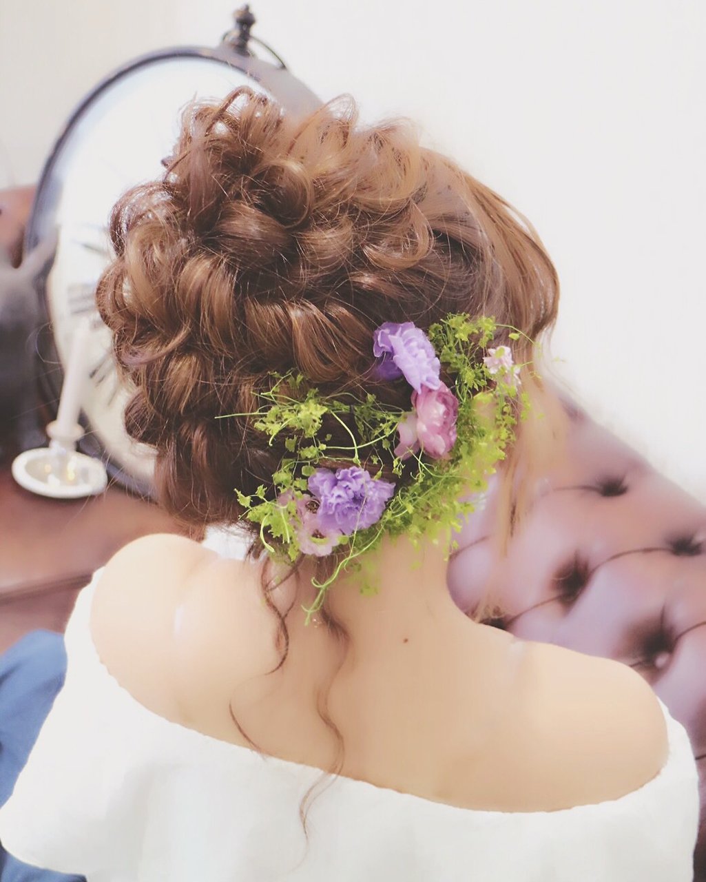 ウェディングのカラードレスにピッタリ ドレスに合う生花ヘアアレンジ集 ホットペッパービューティーマガジン