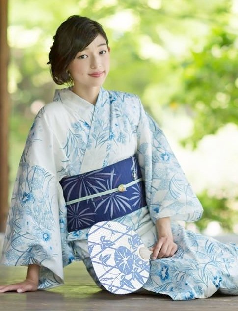 浴衣にぴったりのヘアスタイルで特別な日をとびきりキュートに レングス別アレンジ特集 ホットペッパービューティーマガジン 浴衣にぴったりのヘアスタイルで特別な日をとびきりキュートに レングス別アレンジ特集 ホットペッパービューティーマガジン