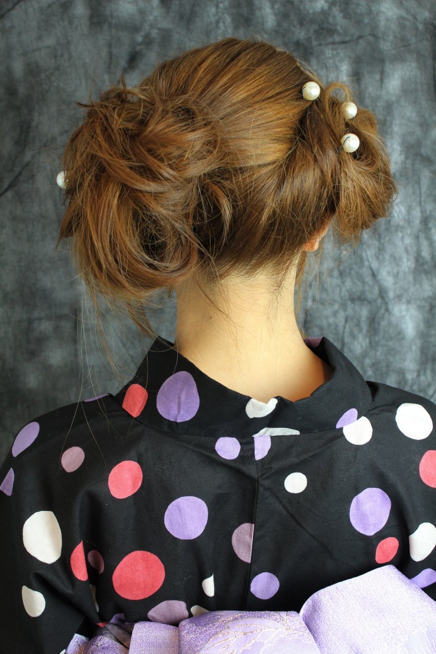 浴衣を彩るヘアアレンジでミディアムヘアを華やかに 浴衣美人になれる髪型特集 ホットペッパービューティーマガジン