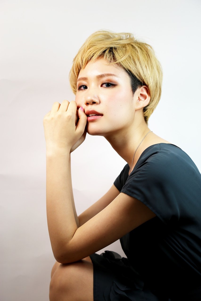 【女性らしく個性的に】スクランチショート