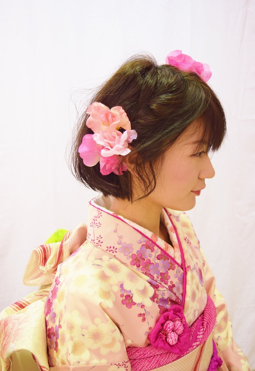成人式はボブヘアのアレンジで華やかに 振袖をすてきに着こなす髪型特集 ホットペッパービューティーマガジン 成人式はボブヘアのアレンジで華やかに 振袖をすてきに着こなす髪型特集 ホットペッパービューティーマガジン