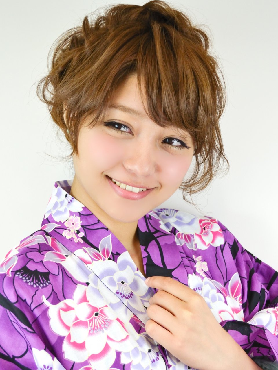 浴衣のヘアアレンジ ショート編 爽やかな魅力を活かして簡単華やかに変身しよ ホットペッパービューティーマガジン 浴衣のヘアアレンジ ショート編 爽やかな魅力を活かして簡単華やかに変身しよ ホットペッパービューティーマガジン