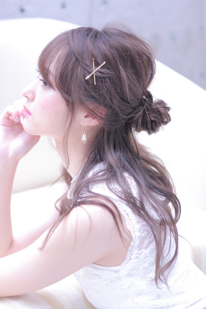 ロングヘアを簡単アレンジでマイナーチェンジ おしゃれアイデアで脱マンネリしよう ホットペッパービューティーマガジン