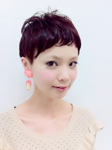 フレンチシックなショートヘアで気分はパリジェンヌ 憧れの髪型でおしゃれ女子デビュー ホットペッパービューティーマガジン