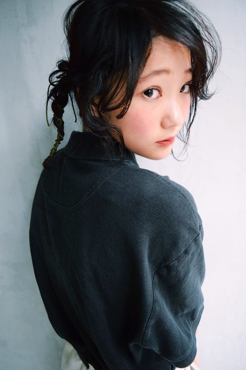 定番ヘアーアレンジを三つ編みの応用で格上げ 毎日使える スタイル別 髪型まとめ ホットペッパービューティーマガジン