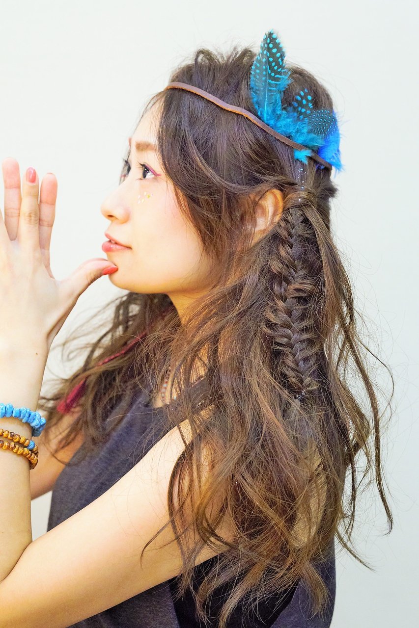 羽根　ヘアアレンジ　
