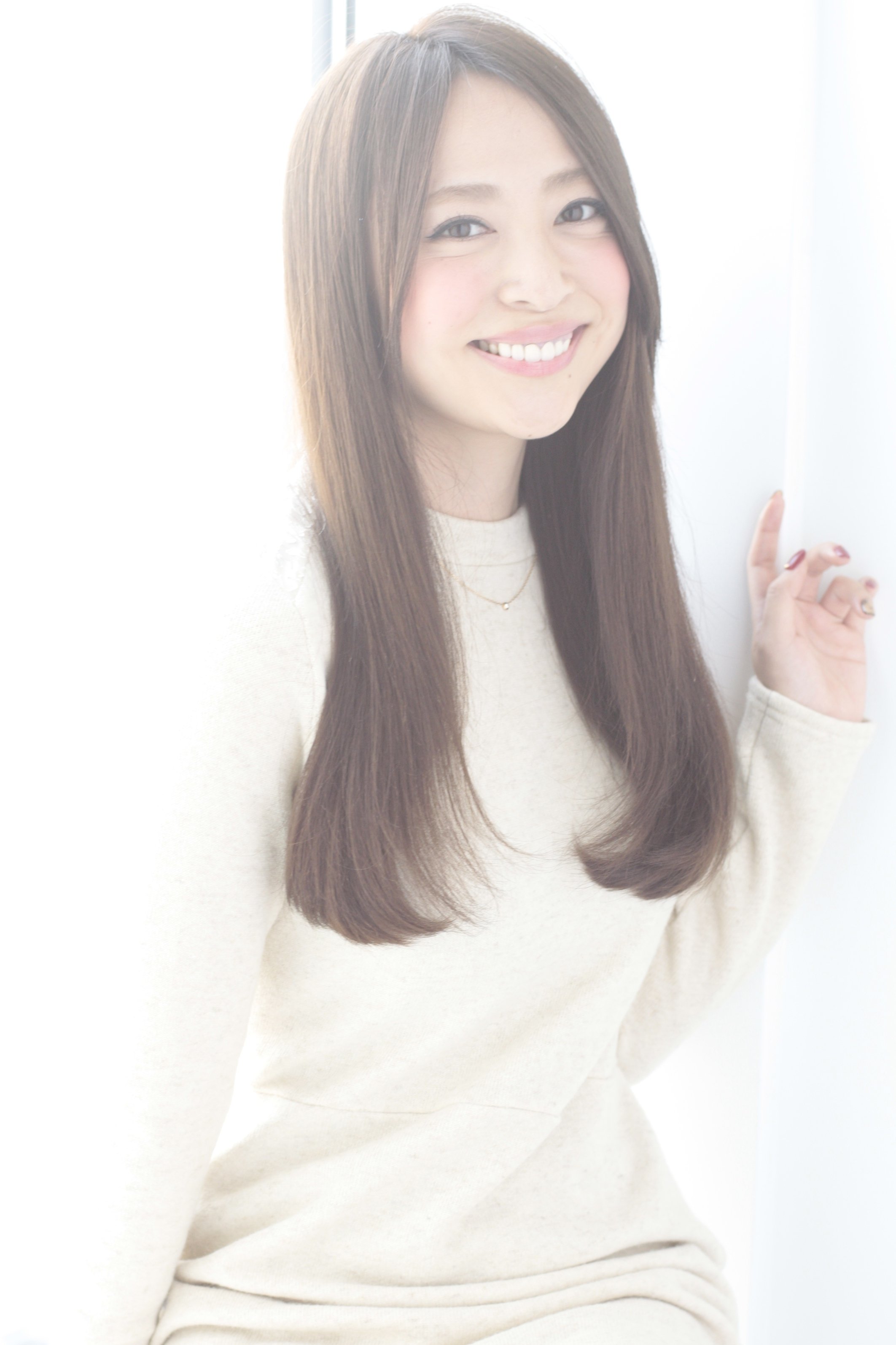 NORA【ERI】小顔前髪暗髪アッシュグレージュ艶ストレートロング