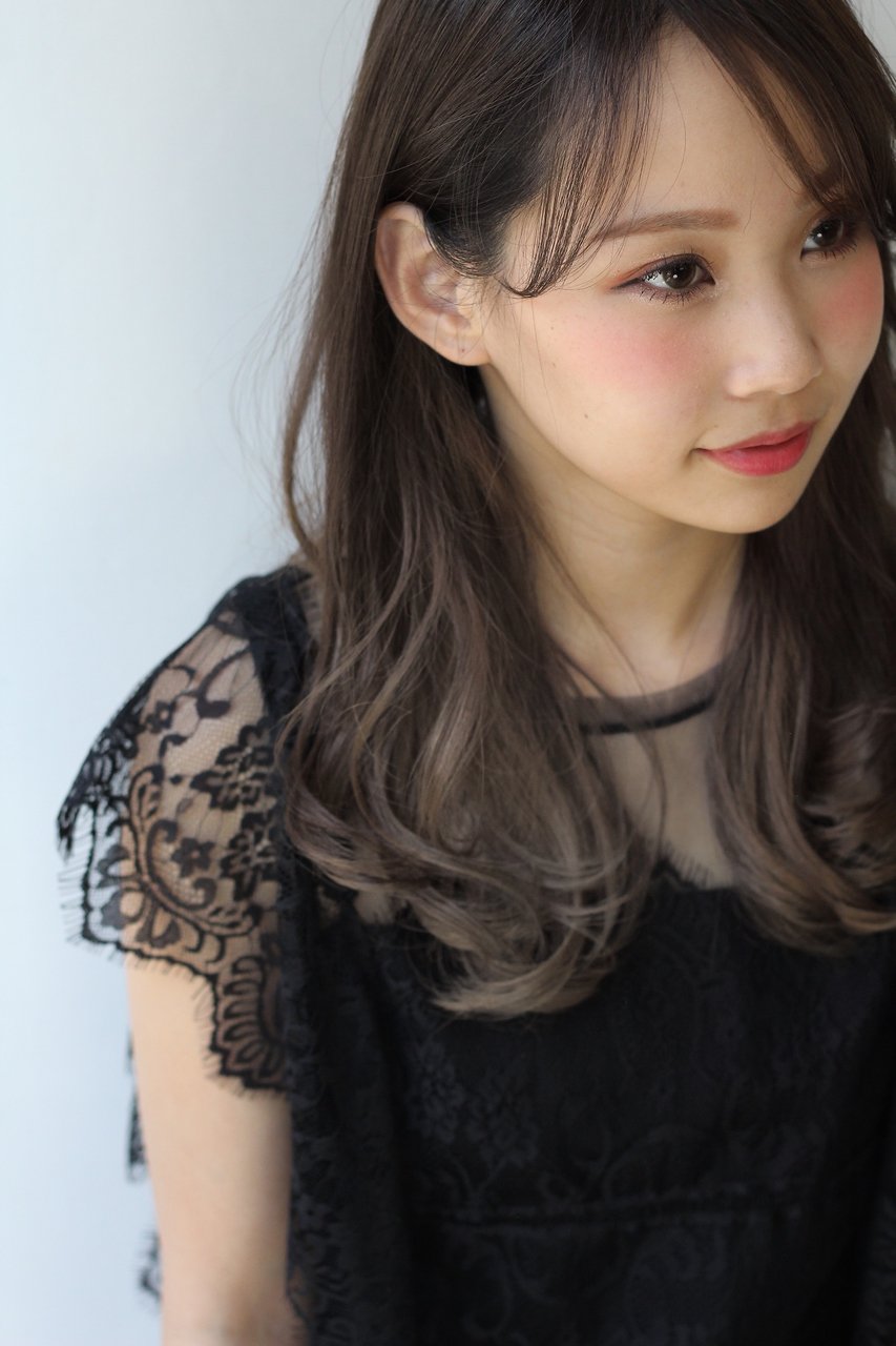 大人グレージュインナーカラー