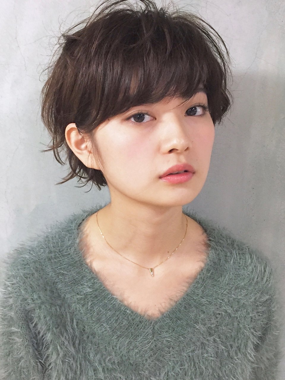 天使の羽根バング って知ってる トレンド感たっぷりな愛され前髪の作り方 ホットペッパービューティーマガジン 天使の羽根バング って知ってる トレンド感たっぷりな愛され前髪の作り方 ホットペッパービューティーマガジン
