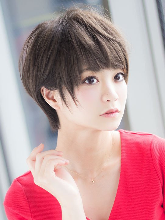 この秋のヘアスタイルは 重め がキーワード 最先端の髪型をまとって トレンドを先取りしちゃおう ホットペッパービューティーマガジン