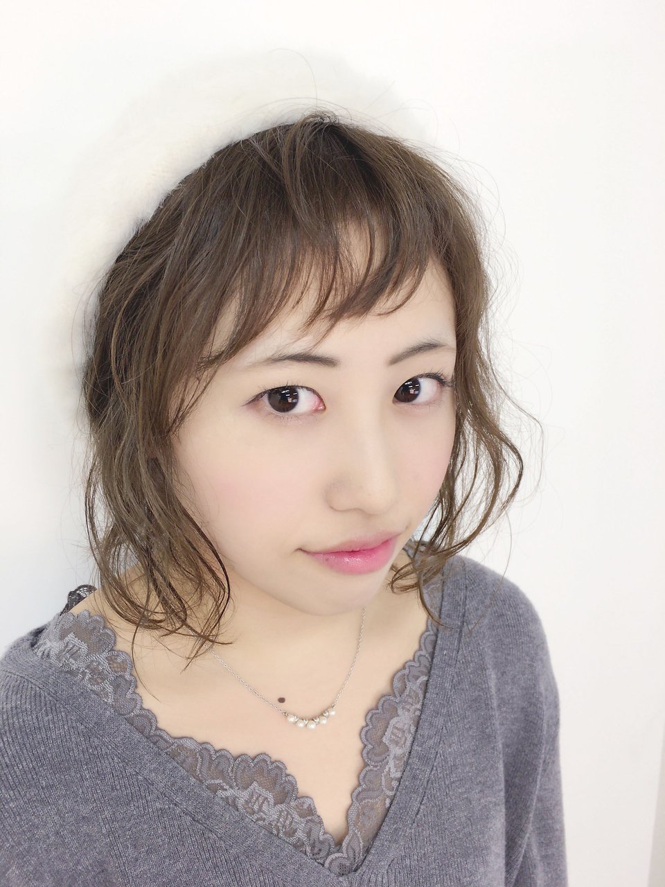 ニットや帽子に似合う冬のヘアアレンジ特集 コーデをばっちり決めておしゃれしよ ホットペッパービューティーマガジン ニットや帽子に似合う冬のヘアアレンジ特集 コーデをばっちり決めておしゃれしよ ホットペッパービューティーマガジン