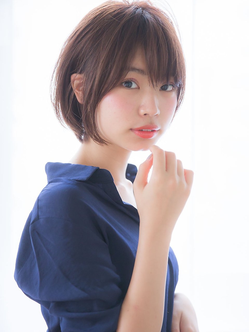 ハニーヘアマーメイドアッシュ斜めバング大人ボブ