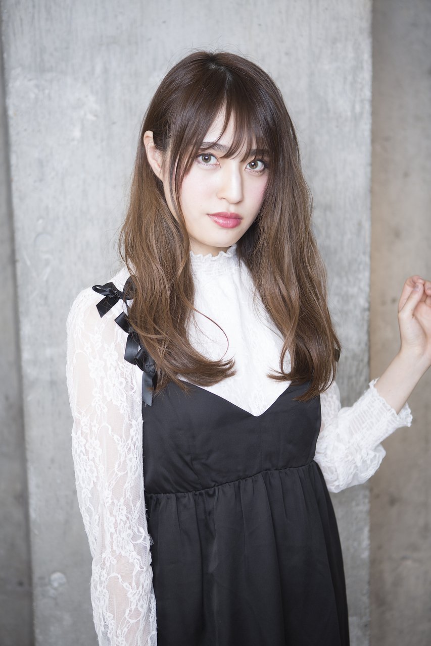 【salon de MiLK 原宿】耳かけウェーブ×斜めバング×ハニーヘア