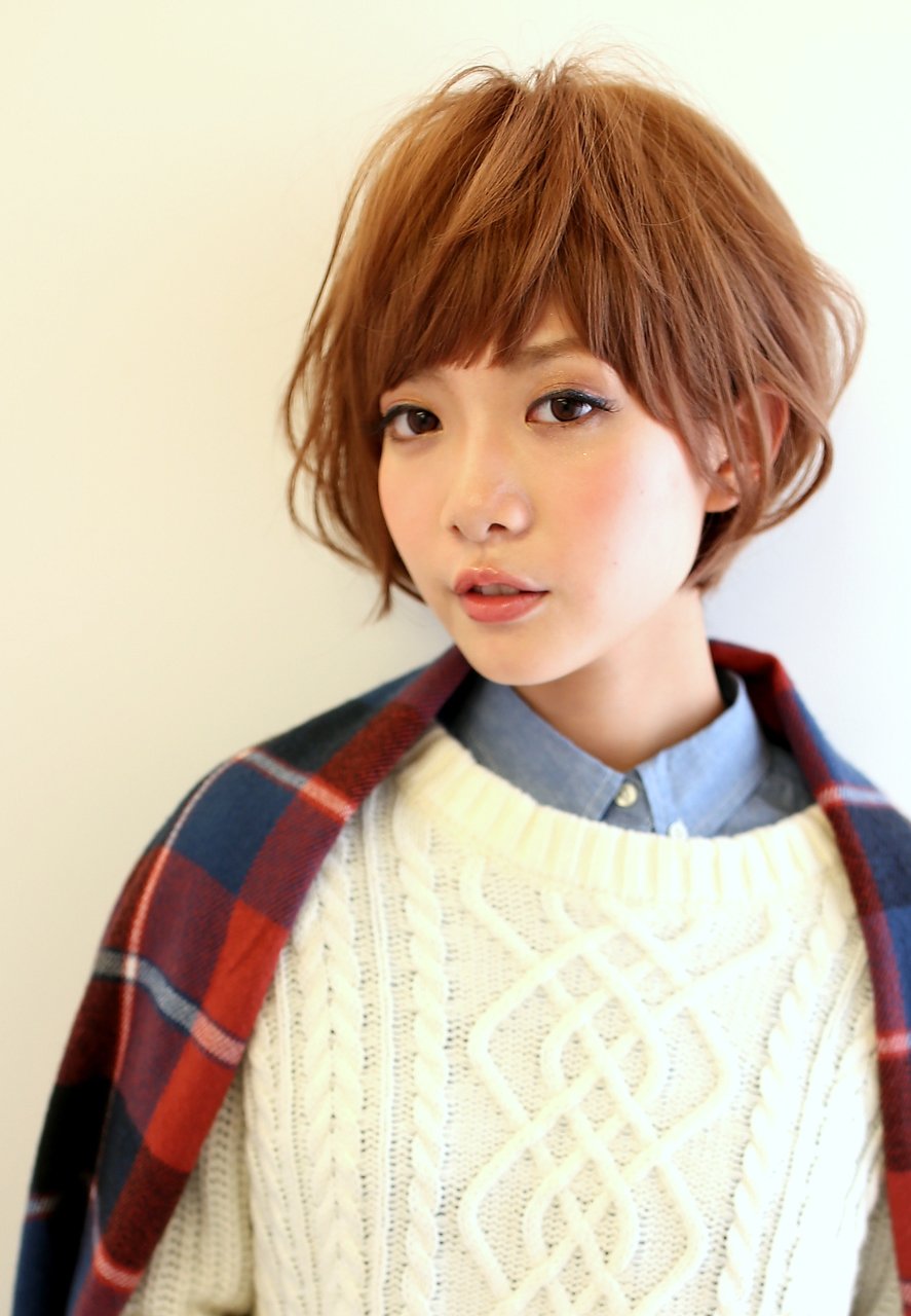 女性らしさ引き立つナチュラルマッシュショート