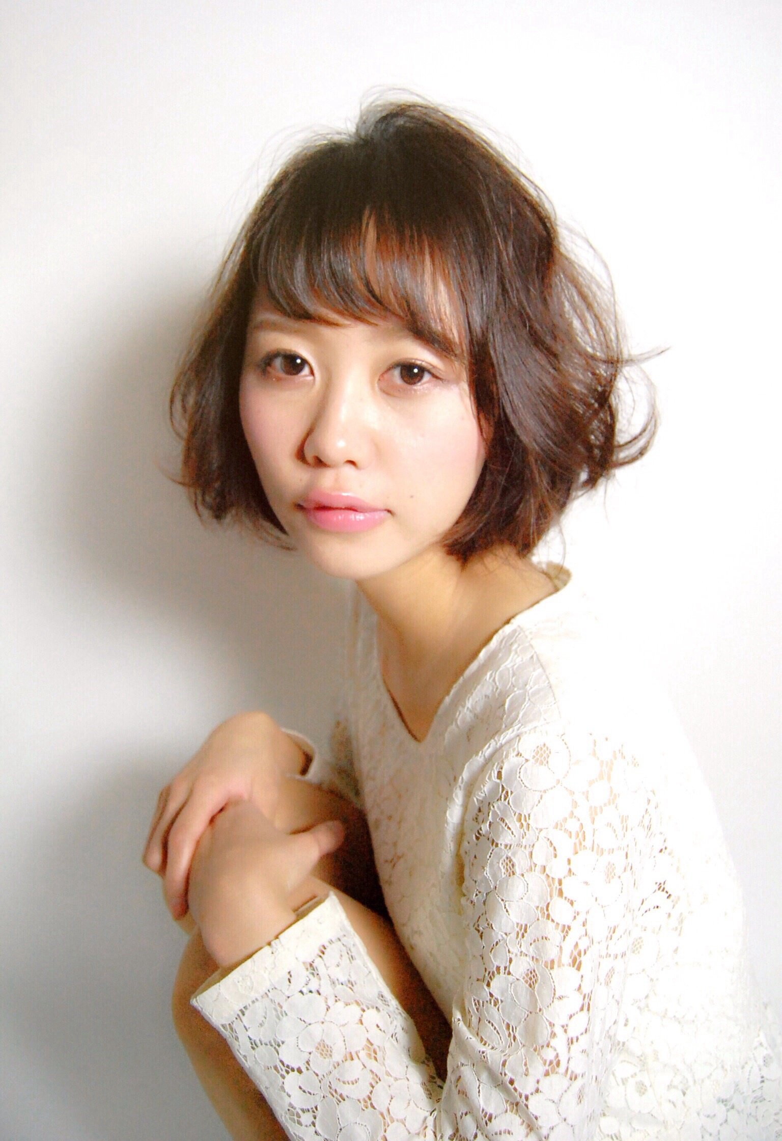ダークブラウンの髪色が狙い目 上品も可愛いも叶う大人ヘアカラーをチェック ホットペッパービューティーマガジン ダークブラウンの髪色が狙い目 上品も可愛いも叶う大人ヘアカラーをチェック ホットペッパービューティーマガジン