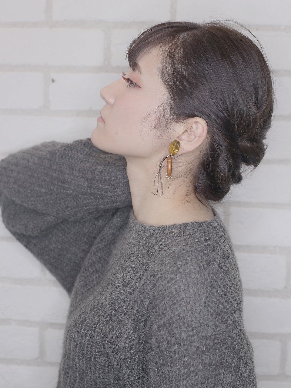 簡単ヘアアレンジで黒髪セミロングをアップデート オフィスやデートに使える髪型特集 ホットペッパービューティーマガジン 簡単ヘアアレンジで黒髪セミロングをアップデート オフィスやデートに使える髪型特集 ホットペッパービューティーマガジン