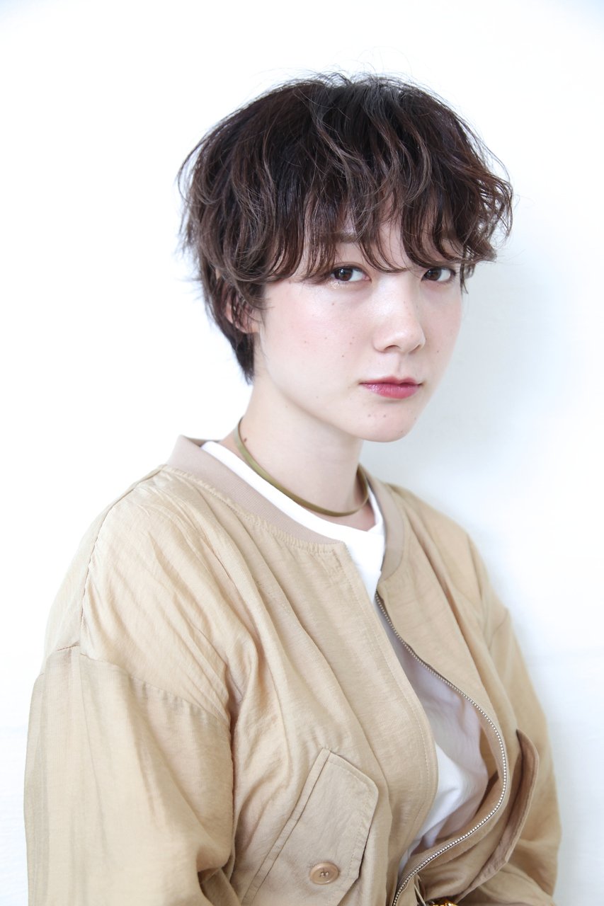 黒髪で作る秋冬ヘアカラー 透明感とツヤ感にニュアンスカラーをプラスして ホットペッパービューティーマガジン