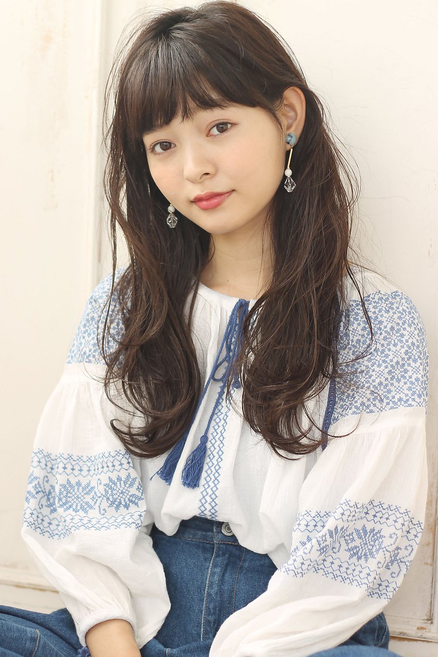 段カットとは 特徴 魅力とロングのヘアスタイルをまとめて紹介 ホットペッパービューティーマガジン 段カットとは 特徴 魅力とロングのヘアスタイルをまとめて紹介 ホットペッパービューティーマガジン