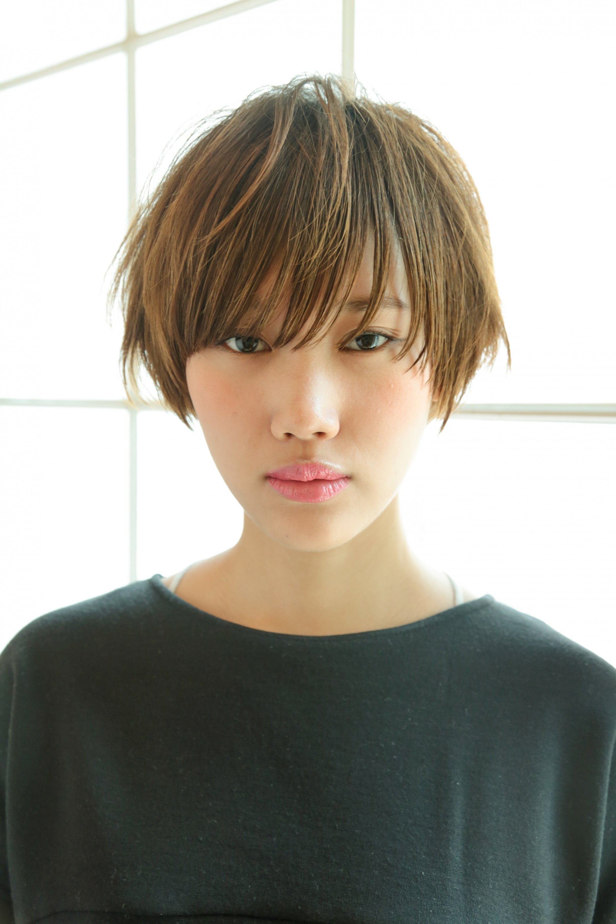 ウエットな質感で魅せる　ミニマムショート