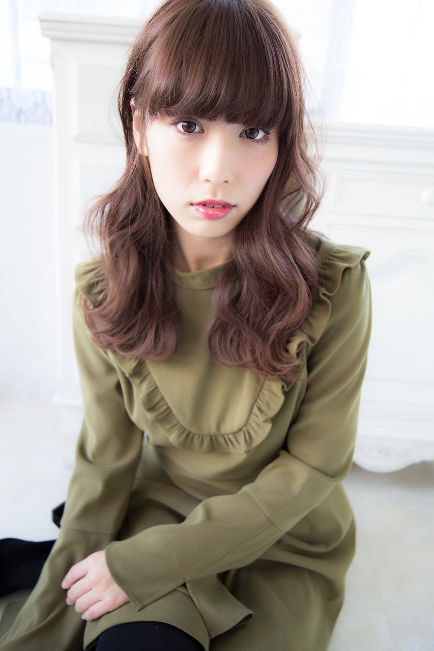 アンジュヘアー　大人かわいい　耳かけ　無造作カール