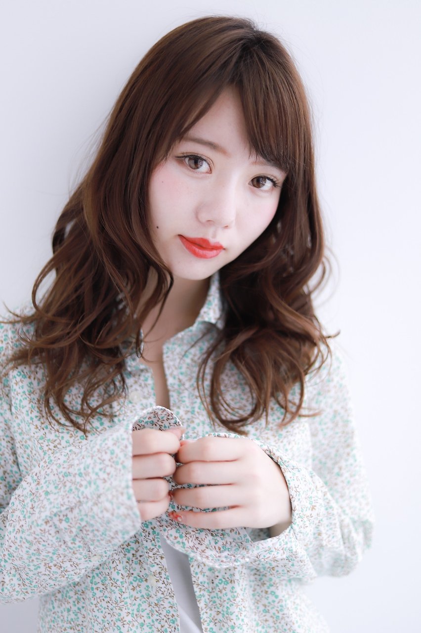 ウェーブ ロング でおしゃれ髪に 4種類の前髪で楽しむ大人かわいいヘアスタイル ホットペッパービューティーマガジン