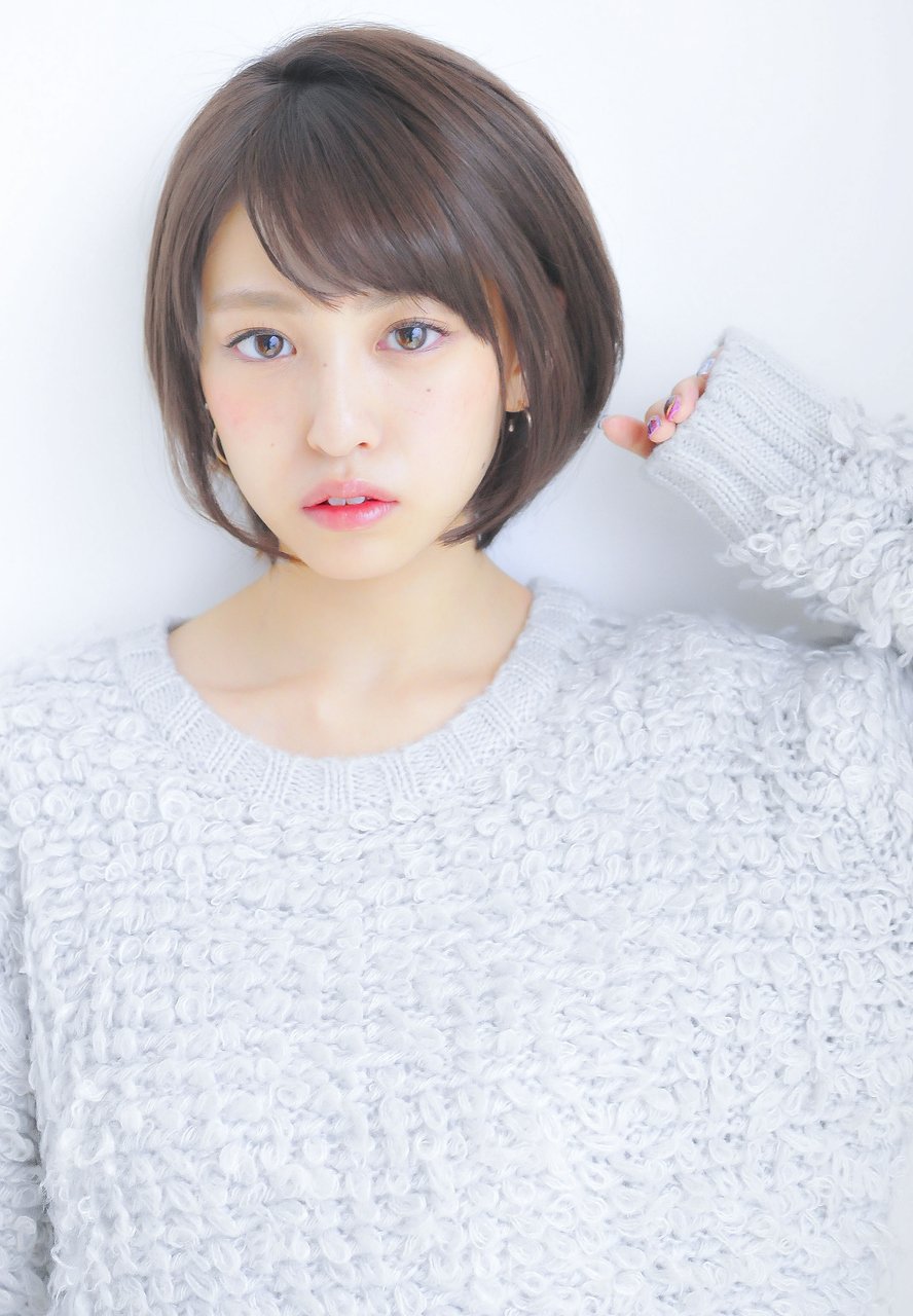 小顔可愛いショートボブヘアブルージュ透明感カラー