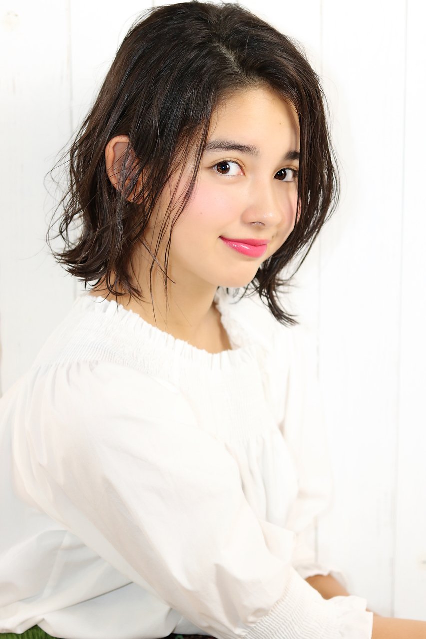 デザインカラーハイライト×オン眉切りっぱなしボブで春を先取り