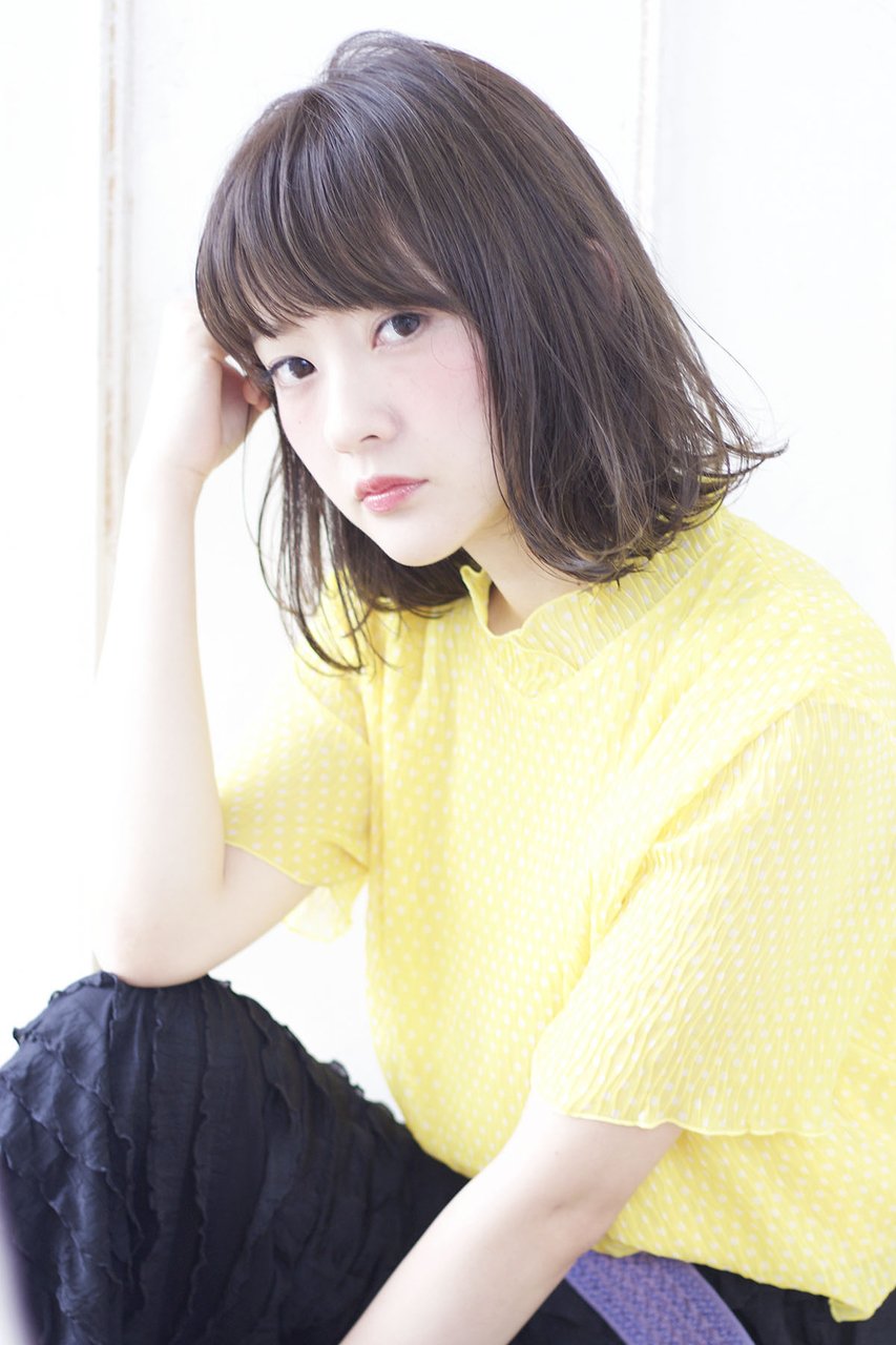 大人カジュアル切りっぱなしボブグレージュ