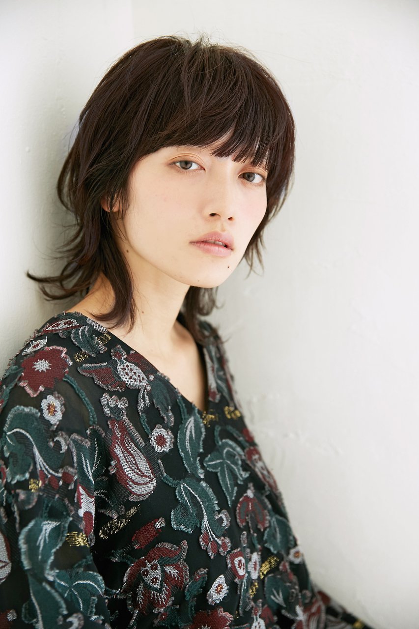 ショート ウルフ マニッシュなのに色っぽさがにじむ 今どきこなれヘアを特集 ホットペッパービューティーマガジン