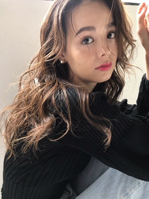 21年 センター分けで旬顔になる クールもキュート系も叶うヘアスタイルカタログ ホットペッパービューティーマガジン