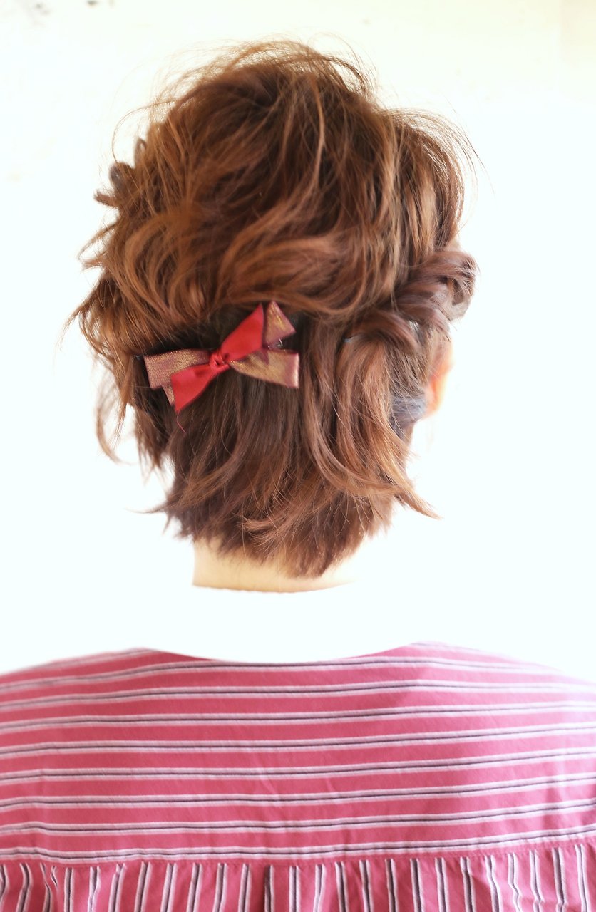 結婚式の華やかなショートヘアアレンジ 真似したくなるおしゃれアレンジ選 ホットペッパービューティーマガジン 結婚式の華やかなショートヘアアレンジ 真似したくなるおしゃれアレンジ選 ホットペッパービューティーマガジン