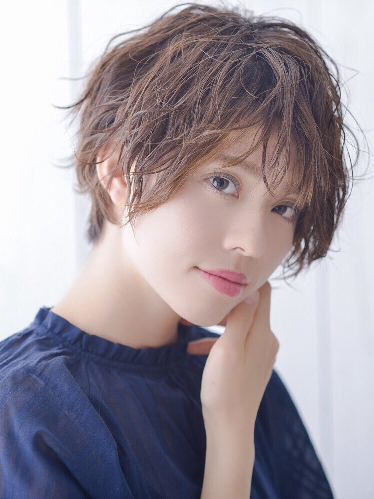 丸顔さんの小顔見せショートヘア 前髪 年代 カラー別の似合わせヘアを大特集 ホットペッパービューティーマガジン