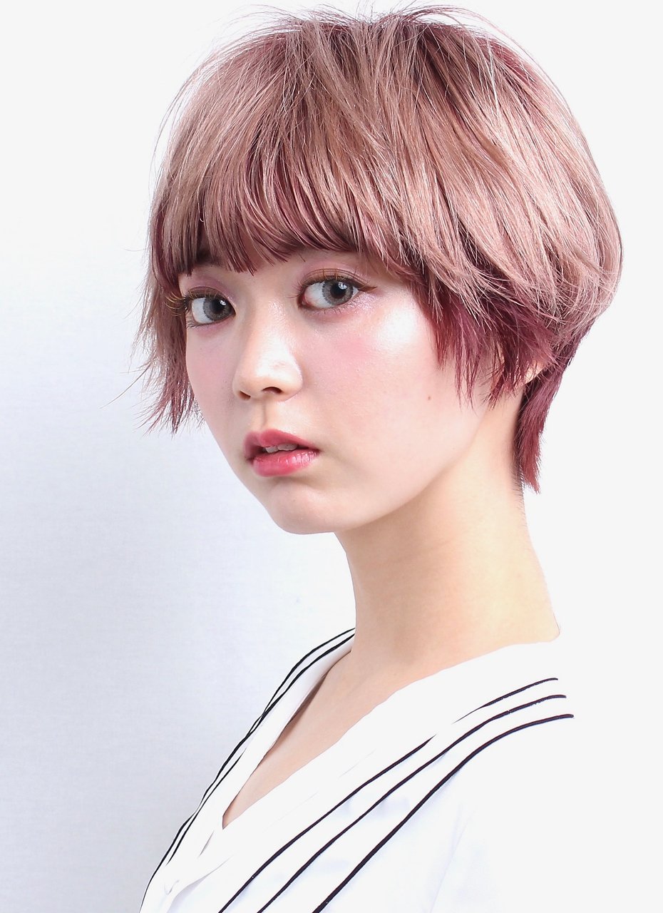 丸顔さんの小顔見せショートヘア 前髪 年代 カラー別の似合わせヘアを大特集 ホットペッパービューティーマガジン 丸顔さんの小顔見せショートヘア 前髪 年代 カラー別の似合わせヘアを大特集 ホットペッパービューティーマガジン