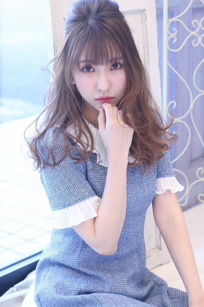 保存版 本当に簡単なヘアアレンジ特集 定番のくるりんぱ シニヨン 編み込みを徹底解説 ホットペッパービューティーマガジン 保存版 本当に簡単なヘアアレンジ特集 定番のくるりんぱ シニヨン 編み込みを徹底解説 ホットペッパービューティーマガジン