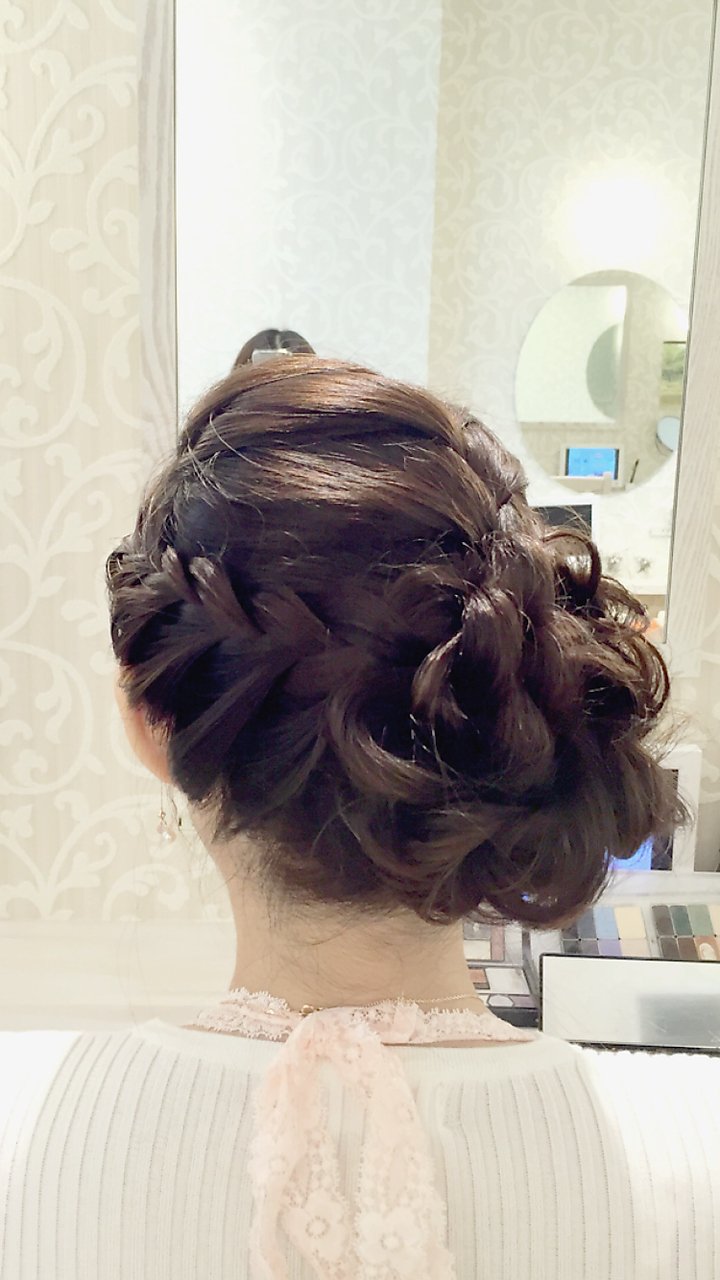 編み込みアップスタイル♪