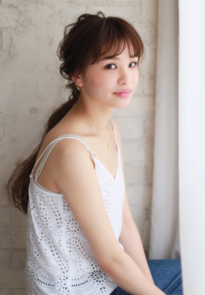大人かわいいポニーテール