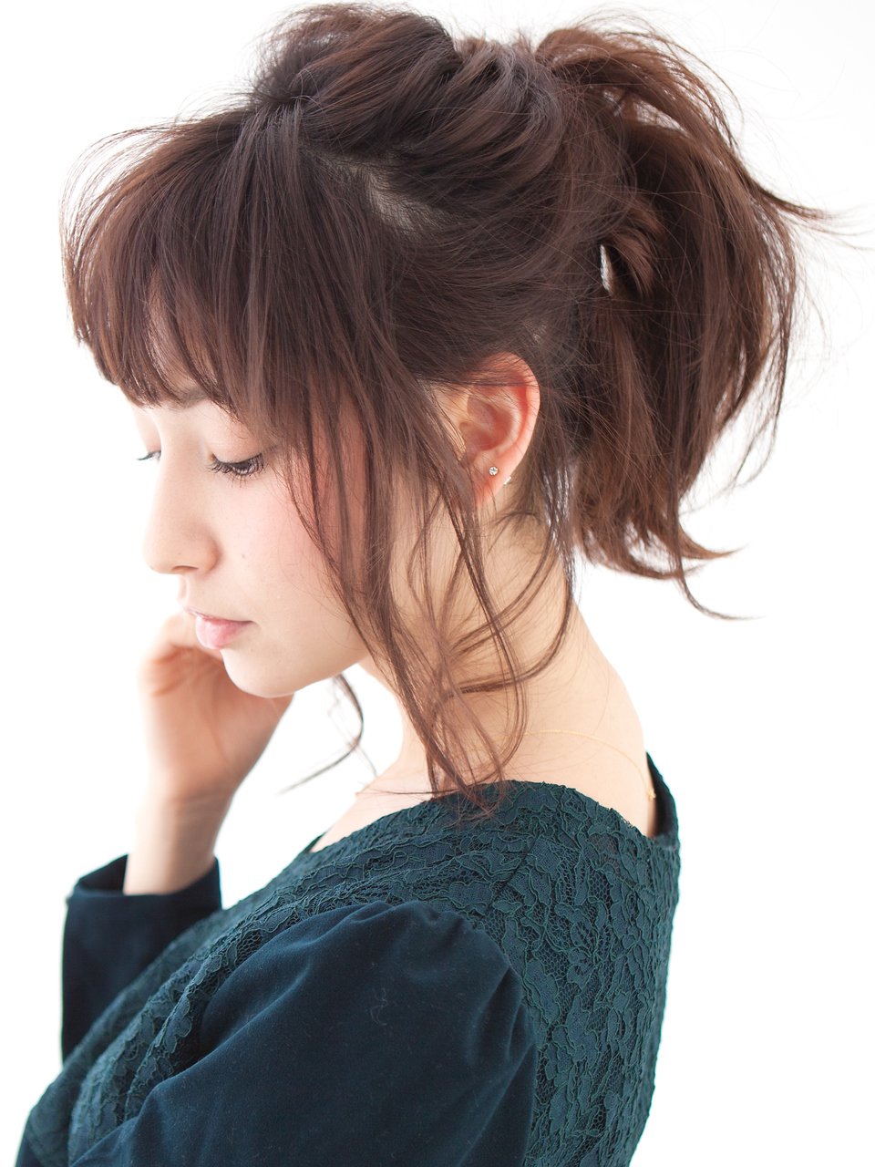手ぐしで無造作くるりんぱ＆ポニーテールおくれ毛無造作アレンジ